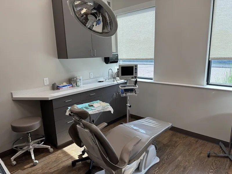 Alternate treatment room with treatment chair